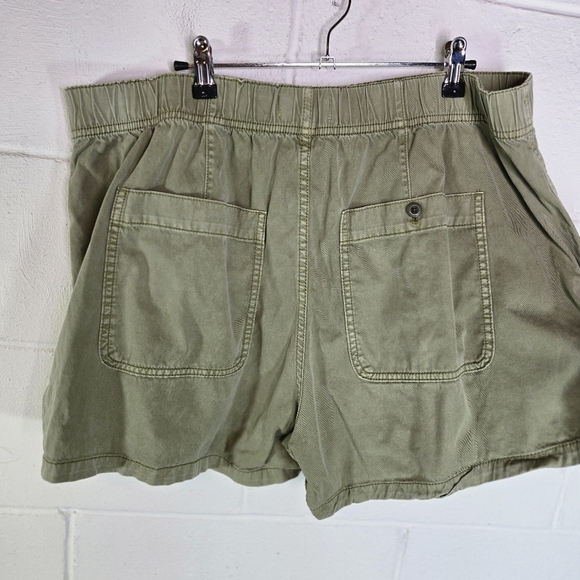 Madewell Garment Dyed Pull On Utility Shorts - Picture 6 of 9